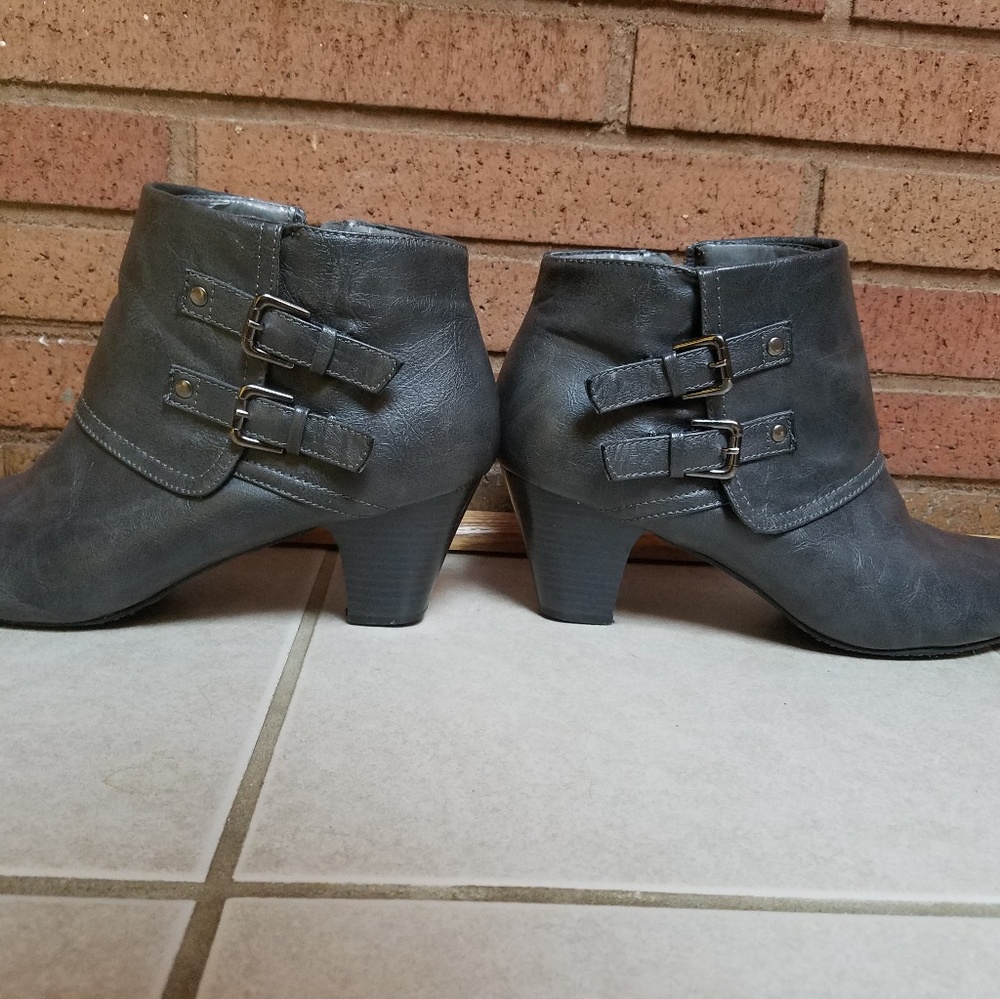 Sz 10 grey booties